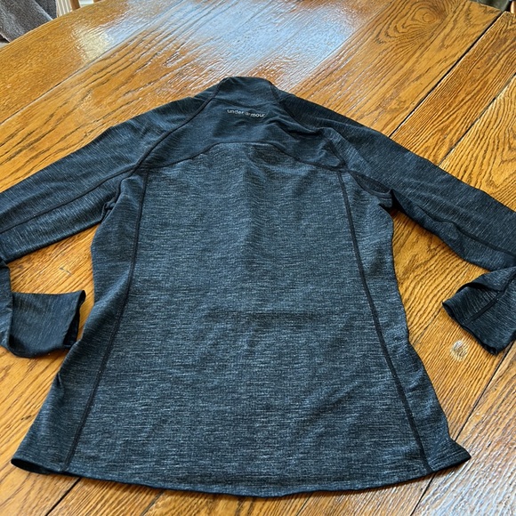 Under Armour  black/gray 3/4 zip pullover.  Thumb holes in cuffs.  Size Small. - Picture 7 of 10